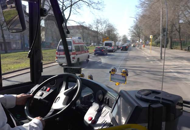 Installation of the Eidos Road Glancr app on a BVG bus